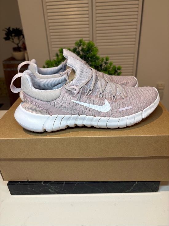 Nike Shoes - Nike Free Run 5.0 Soft Pink White Running Shoes, Womens size 7.5